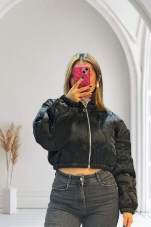 Bomber negra acolchada