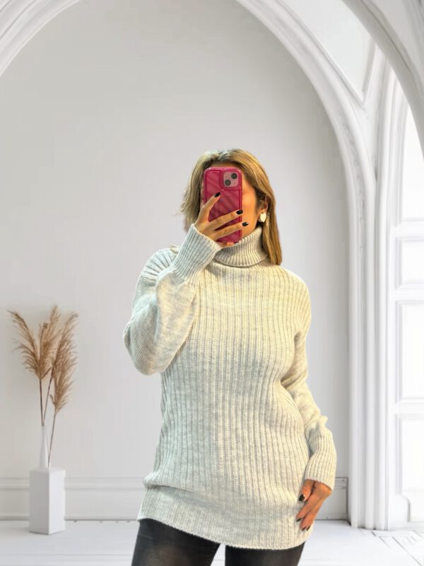 Jersey gris con cuello
